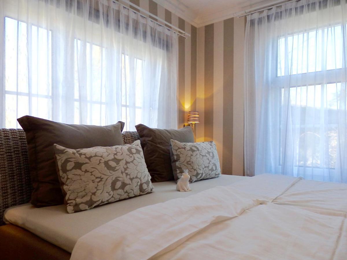 Strandhotel Villa Louisa & Appartementhaeuser Villa Josephine Und Villa Christine ยูลิอุสรู ภายนอก รูปภาพ