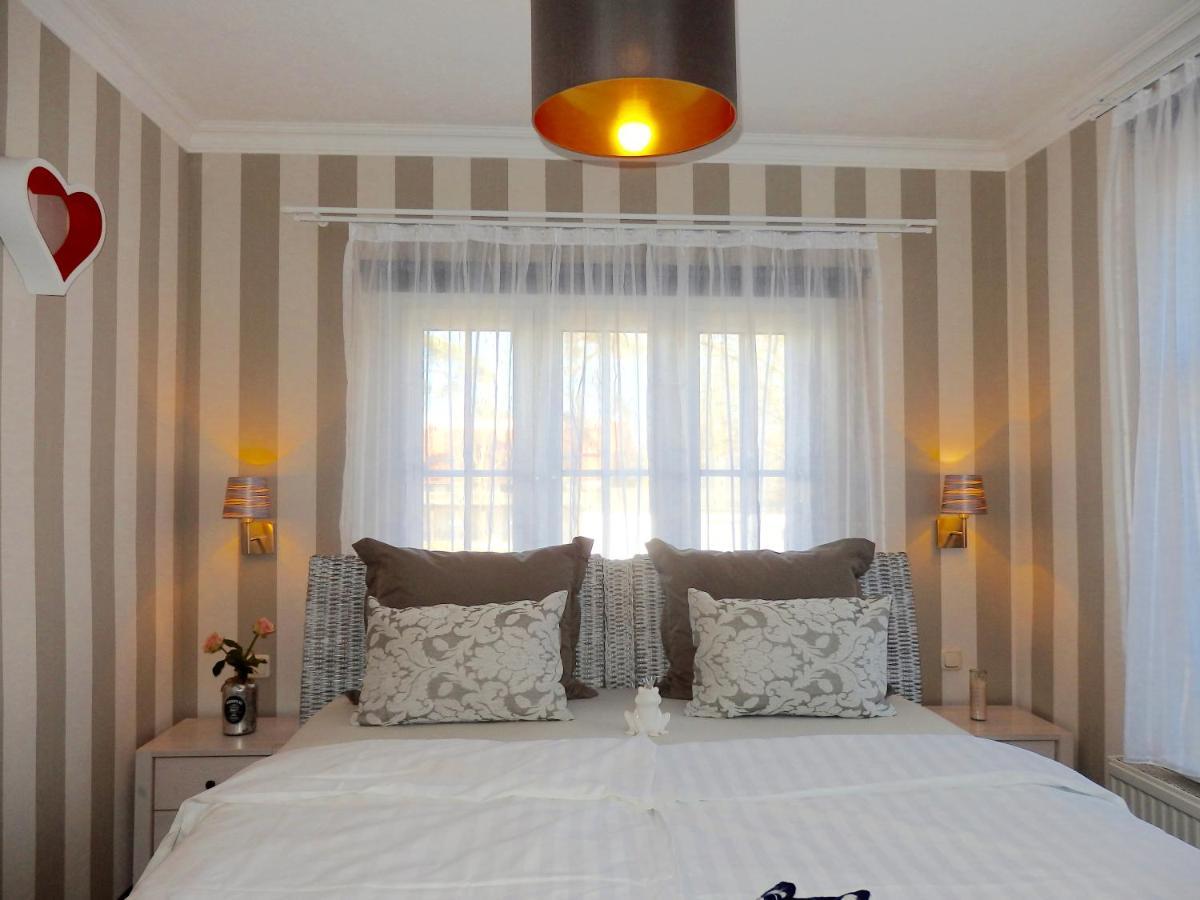 Strandhotel Villa Louisa & Appartementhaeuser Villa Josephine Und Villa Christine ยูลิอุสรู ภายนอก รูปภาพ