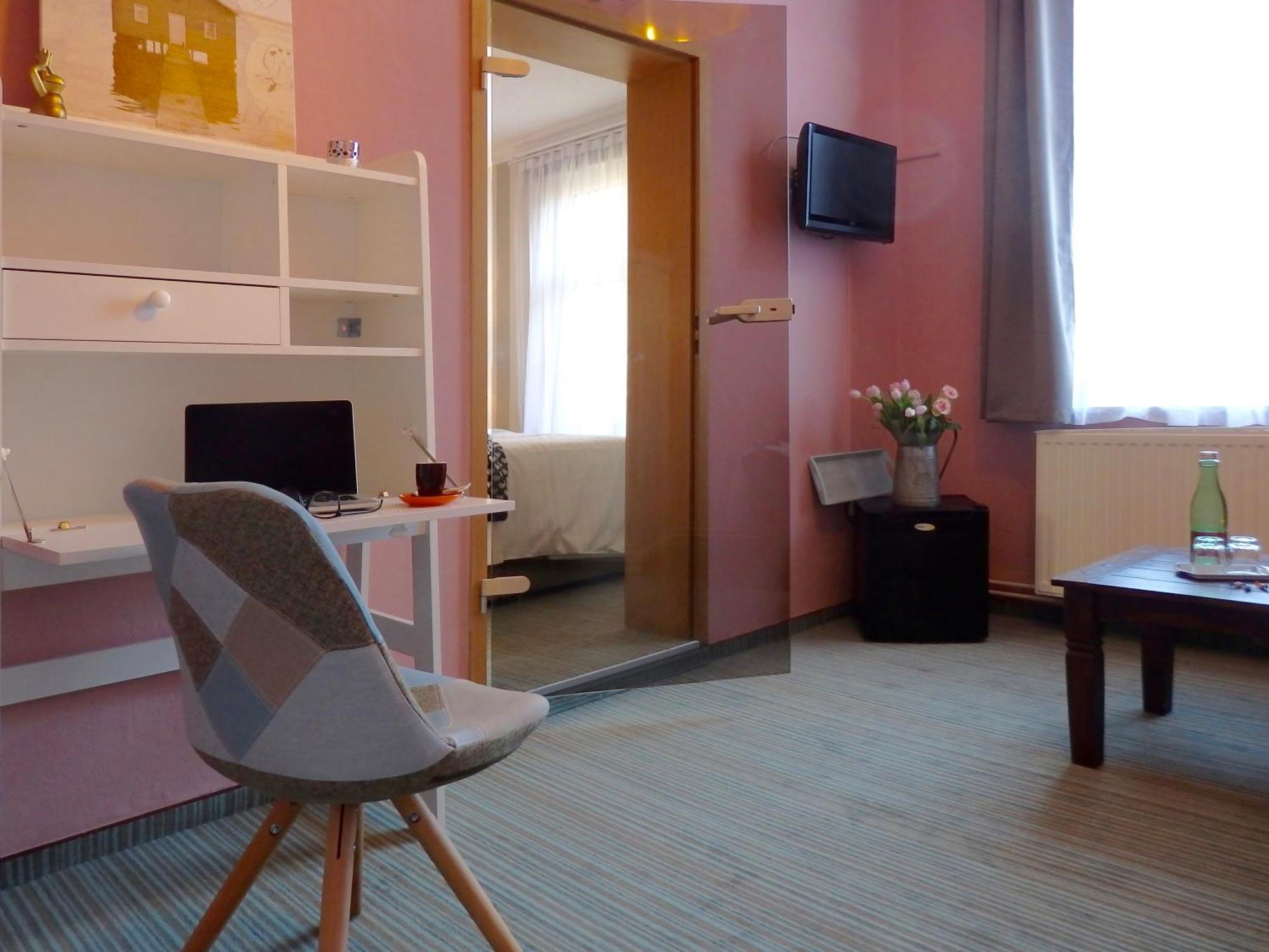 Strandhotel Villa Louisa & Appartementhaeuser Villa Josephine Und Villa Christine ยูลิอุสรู ห้อง รูปภาพ